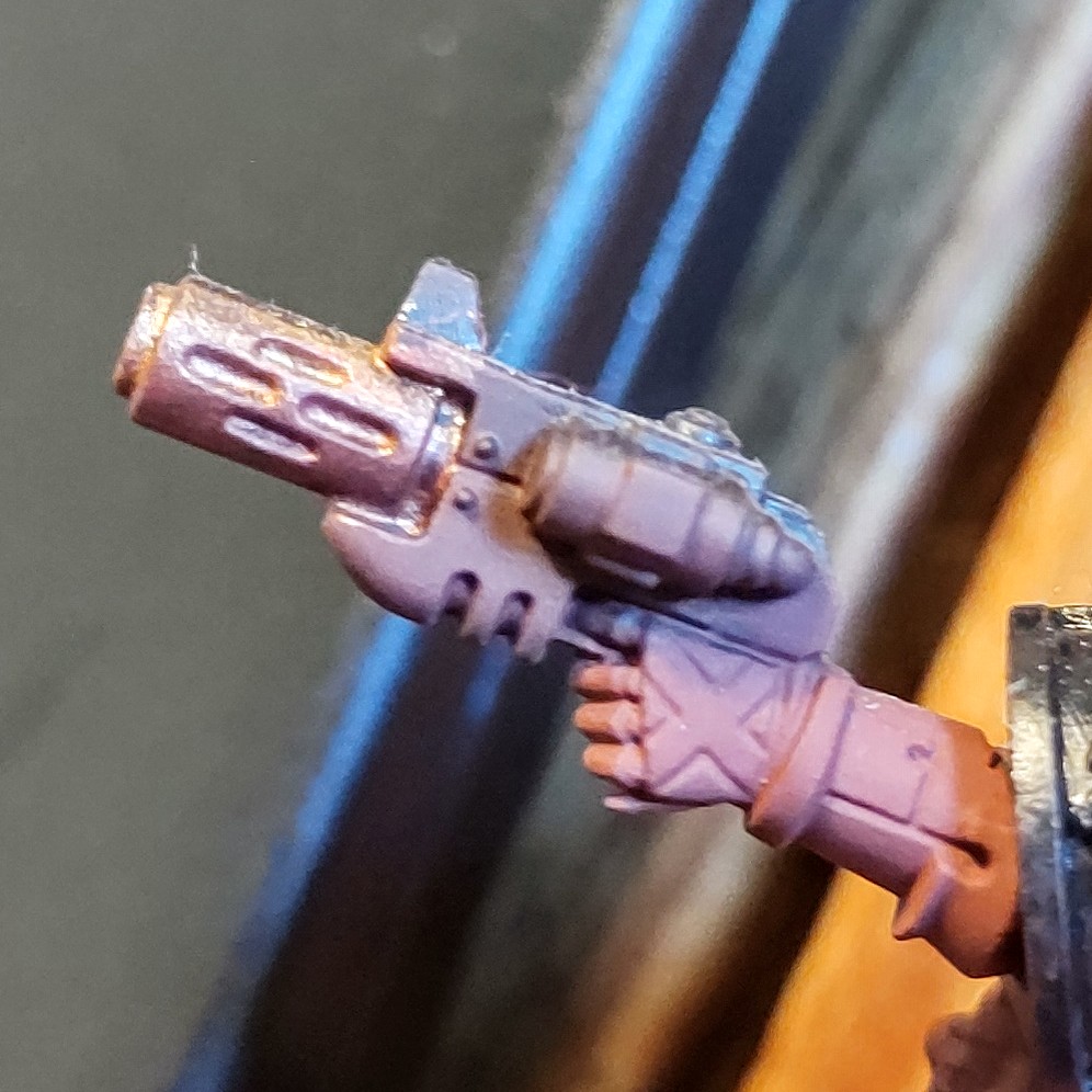 A Warhammer 40,000 Inferno Pistol in close up.